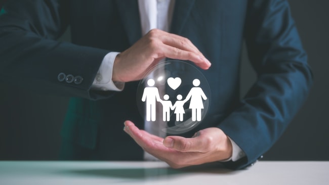 mani proteggono simbolo famiglia