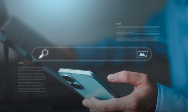 persona utilizza ai su smartphone persona utilizza ai su smartphone