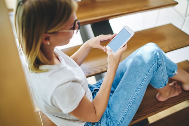 Ragazza al cellulare