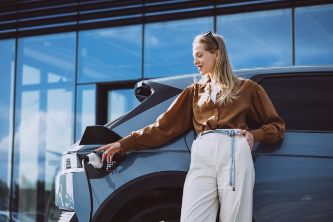 Auto elettrica in carica