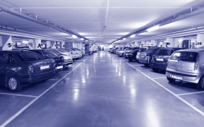 auto in parcheggio auto in parcheggio