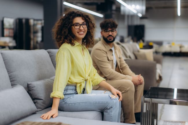 coppia sceglie divano nuovo coppia sceglie divano nuovo