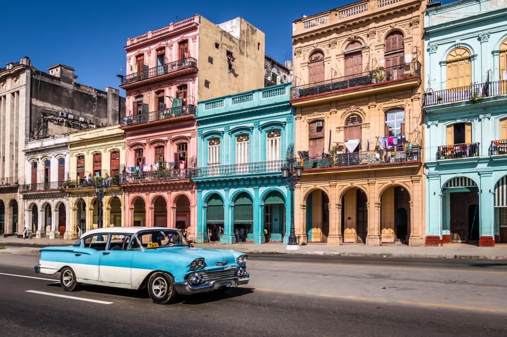 auto che gira a cuba