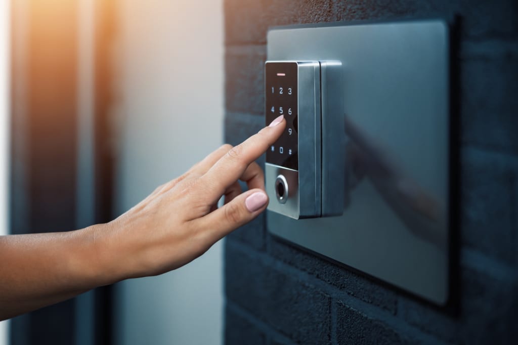 Donna imposta allarme