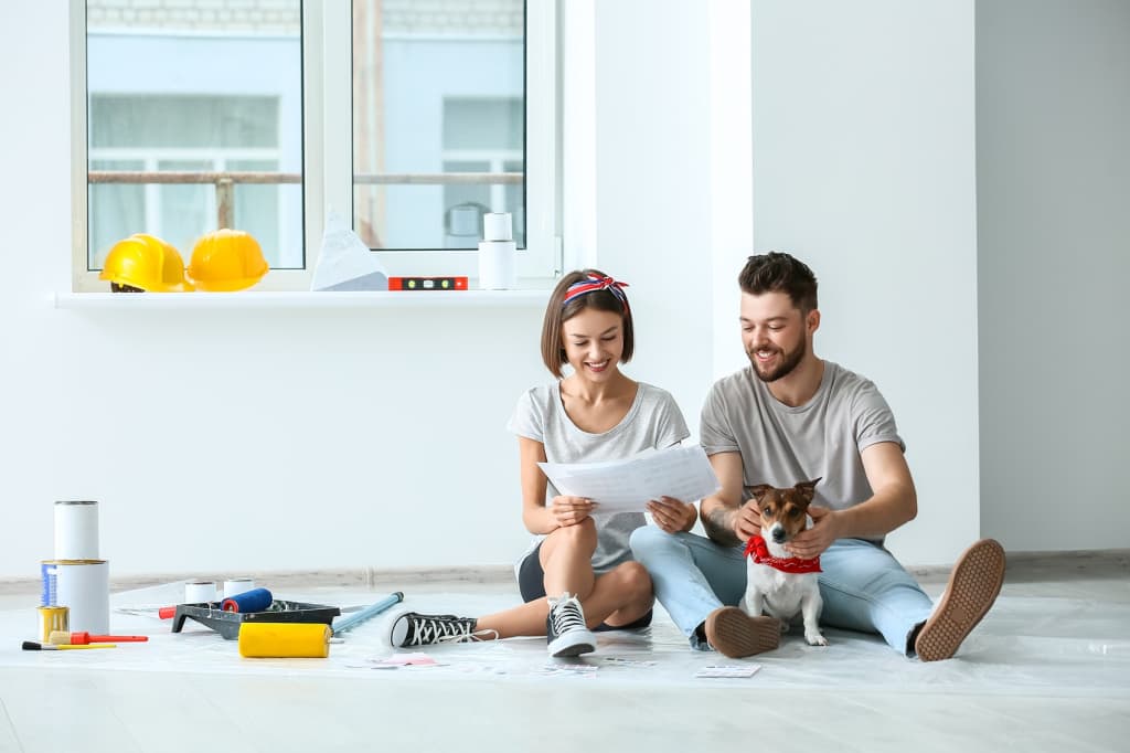 Giovani che ristrutturano casa Giovani che ristrutturano casa