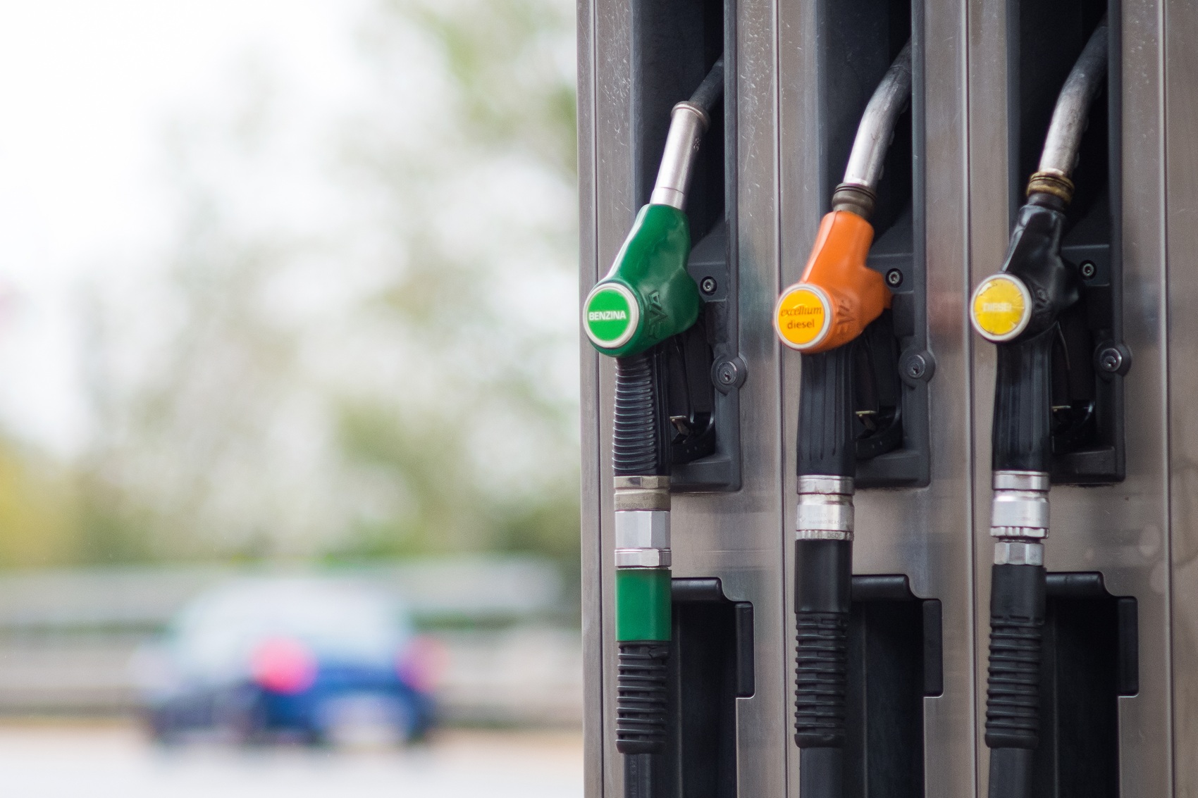 Carburanti, è stop allo sconto statale: slittano le accise mobili e aumenta il diesel