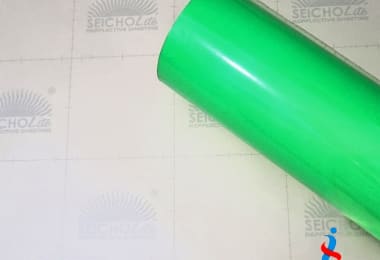 Promo spesial diskon hingga 50% untuk semua produk elektronik dengan latar belakang biru dan ilustrasi shopping bag