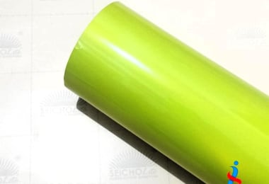 Promo spesial diskon hingga 50% untuk semua produk elektronik dengan latar belakang biru dan ilustrasi shopping bag