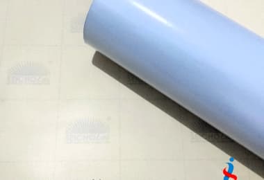 Promo spesial diskon hingga 50% untuk semua produk elektronik dengan latar belakang biru dan ilustrasi shopping bag