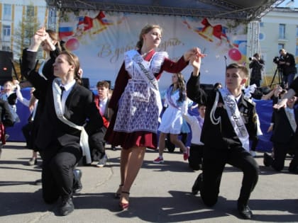 Для северодвинских выпускников прозвенел Последний звонок