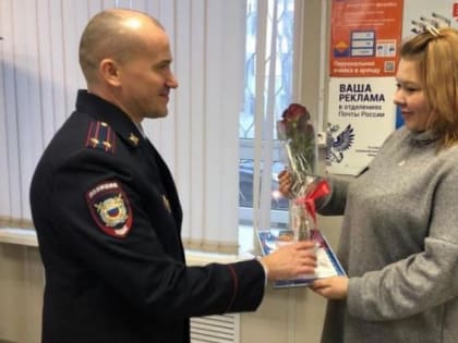 В Северодвинске сотрудница банка спасла пенсионерку от мошенников