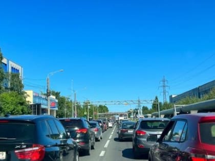 Ловим жаркие деньки: северяне готовы стоять в пробках ради отдыха на Яграх