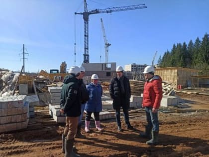 В Котласе продолжается строительство двух домов