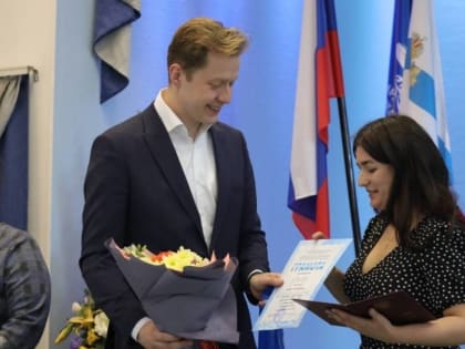 Более трехсот студентов Архангельского медицинского колледжа получили дипломы об образовании