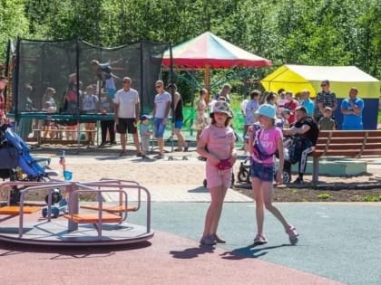 Городская среда: В Маймаксе завершено благоустройство сквера у культурного центра "Маймакса"