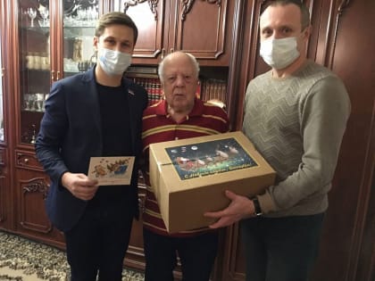 Ветанана войны из Красноборского района с Новым годом поздравили областные депутаты