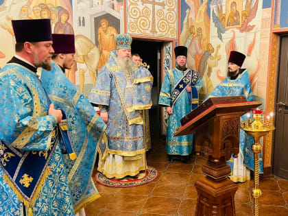 Митрополит Корнилий совершил Литургию в праздник иконы Божией Матери «Знамение»