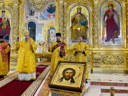 Митрополит Корнилий 26 ноября совершил всенощное бдение в Михаило-Архангельском кафедральном соборе