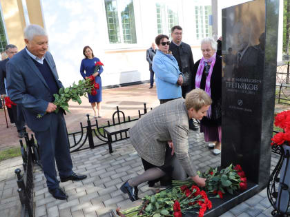 Человек эпохи: в Архангельске почтили память одного из руководителей области Виктора Третьякова