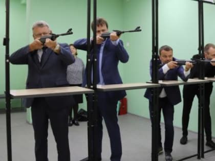 Русинов и патриотизм. Региональный министр образования пострелял в северодвинском тире