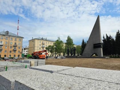 Продолжаются работы на Площади Мира