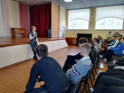 Следователь следственного отдела по Соломбальскому округу города провела профилактический урок в общеобразовательной школе