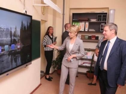 Дмитрий Морев поздравил учителей с профессиональным праздником!