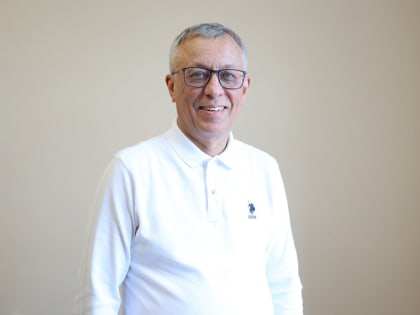 За заслуги в области здравоохранения и многолетнюю добросовестную работу