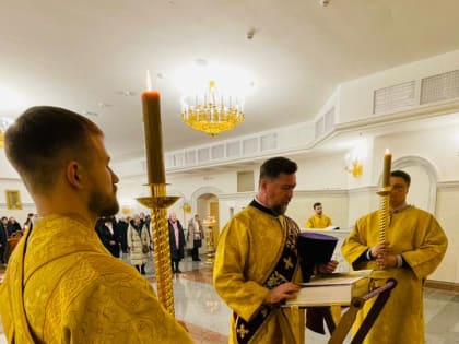 Митрополит Корнилий совершил в Михаило-Архангельском кафедральном соборе первую в 2023 году Литургию