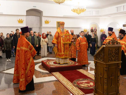 Митрополит Корнилий совершил всенощное бдение в канун недели о расслабленном