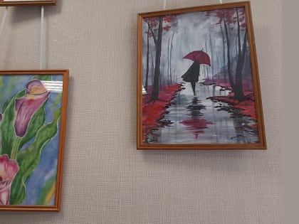 В Плесецком округе работает выставка художественных работ учителя русского языка и литературы