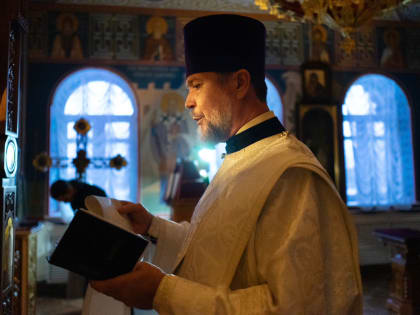 Митрополит Корнилий молился за богослужением в канун Крещенского сочельника