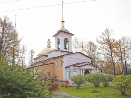 Митрополит Корнилий в день памяти епископа Тихона (Степанова) совершил Литургию и панихиду в Архангельске