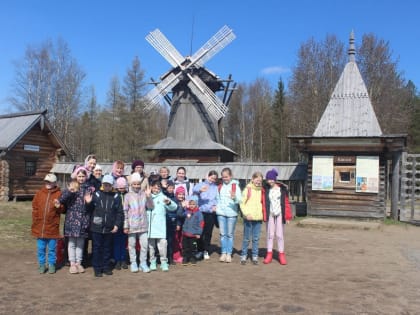 Подклеть, помело и борона: о деревенском быте рассказали в «Малых Корелах» детям из северодвинской воскресной школы