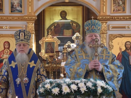Митрополит Корнилий совершил Литургию в храме великомученика Георгия Победоносца в устьянском Березнике