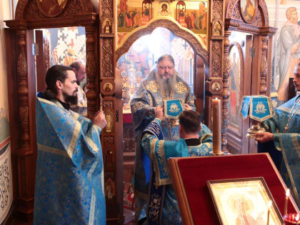 Митрополит Корнилий совершил Литургию в праздник Боголюбской иконы Божией Матери