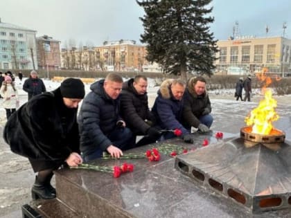 В Северодвинске в День неизвестного солдата у Вечного огня состоялась торжественная церемония