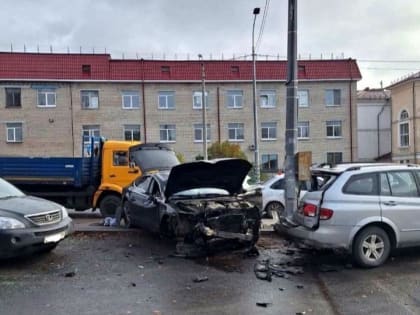 Сегодня утром в Архангельске возле областной больницы произошло тройное ДТП