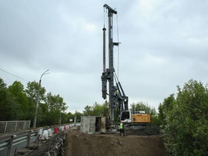 Продолжаются работы по капитальному ремонту моста через реку Соломбалка