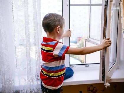 Москитная сетка – опасность для детей