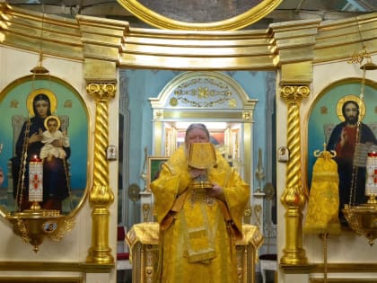 Митрополит Корнилий совершил Божественную литургию в Прощеное воскресенье