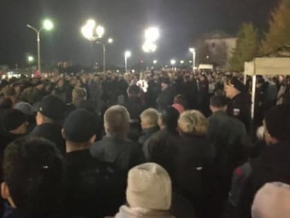 На жд-вокзале Архангельска вновь провожали мобилизованных мужчин