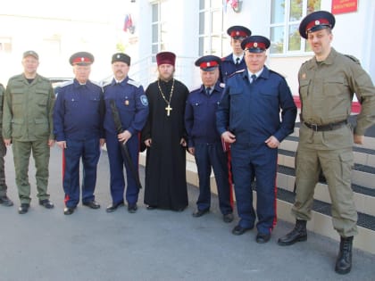 Священник Михаил Кузнецов дал наказ вновь избранному атаману архангельских казаков