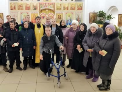 Руководство пансионата «Опека» благодарит священника Василия Лапко за духовную поддержку подопечных