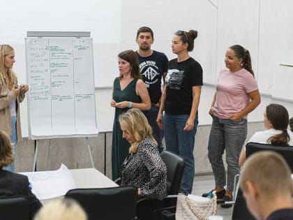 Специалисты областного молодежного центра проводят занятия по социальному проектированию