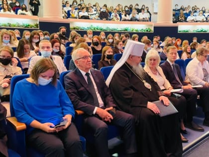 Митрополит Корнилий поздравил с Днем знаний первокурсников медуниверситета в Архангельске