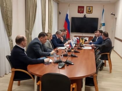 Депутаты фракции "СПРАВЕДЛИВАЯ РОССИЯ" в АОСД встретились с членами областного Правительства