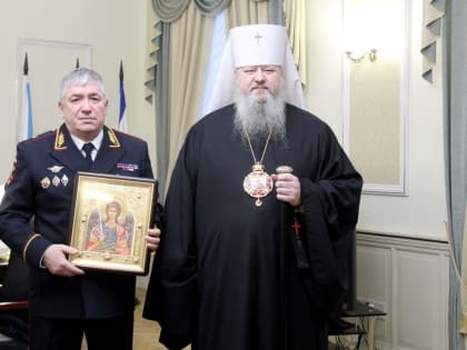 Митрополит Корнилий наградил начальника региональной полиции Александра Прядко епархиальной медалью