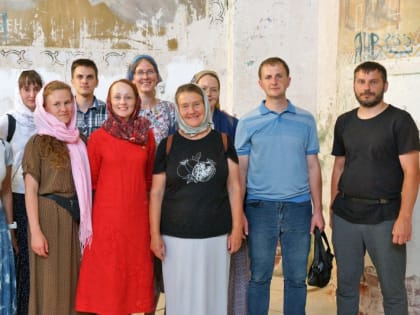 Реставратор, врач, юрист, администратор: добровольцы из регионов России трудятся в Сурской обители