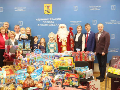 1500 новогодних подарков для детей отправляются в семьи Архангельска